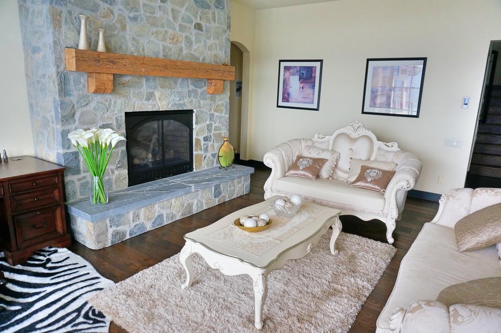 Mission Hill Lake View Villa West Kelowna Exterior photo